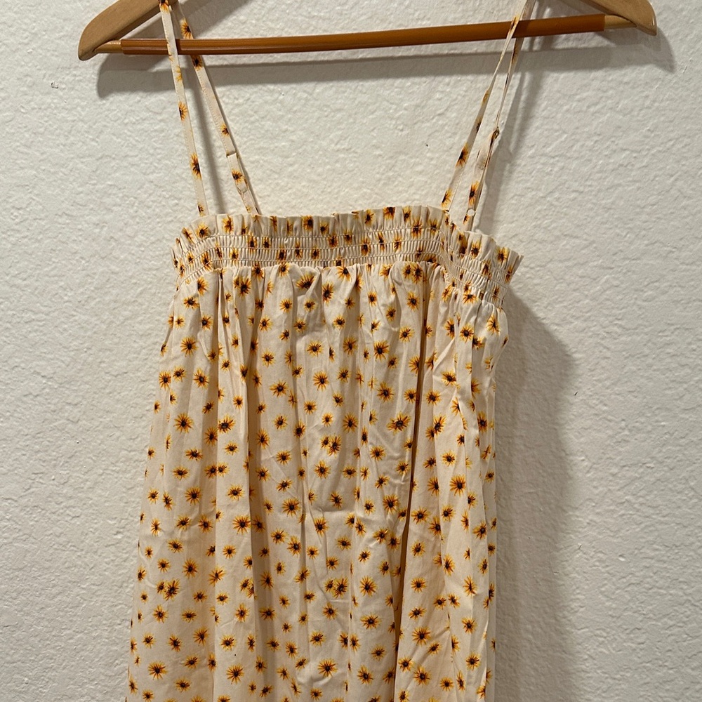 NWT- WeWoreWhat x Revolve Smocked MIDI Ditsy Daisies Dress - Picture 7 of 13